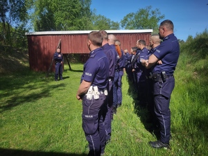 policjanci na szkoleniu strzeleckim