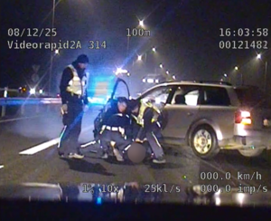 SZPONCIŁ NA DRODZE - ZATRZYMALI GO POLICJANCI