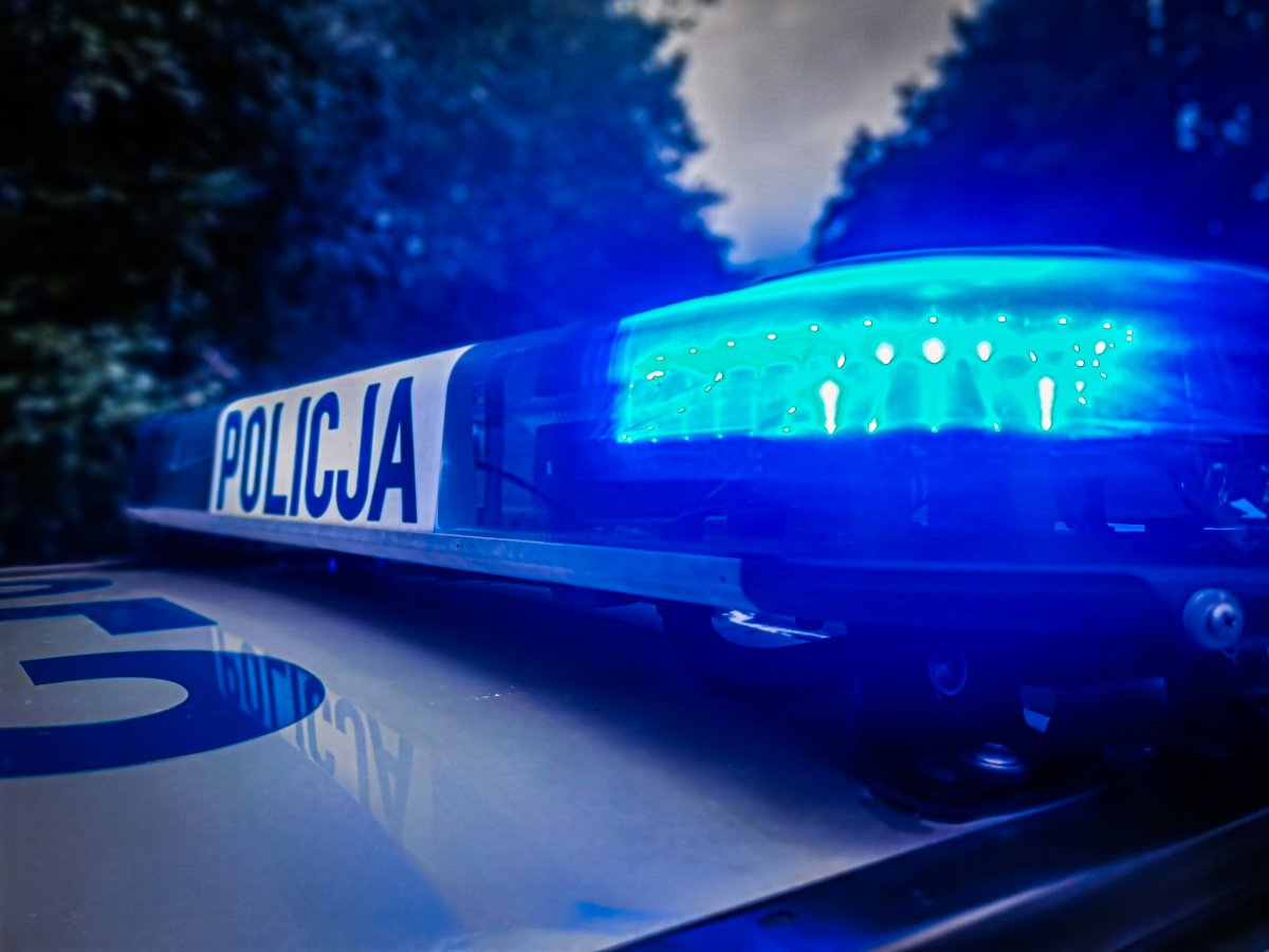 Policja zatrzymała pijanego kierowcę Mercedesa z 8-letnim synem